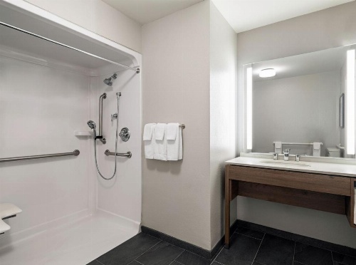 Staybridge Suites Rochester University image 9